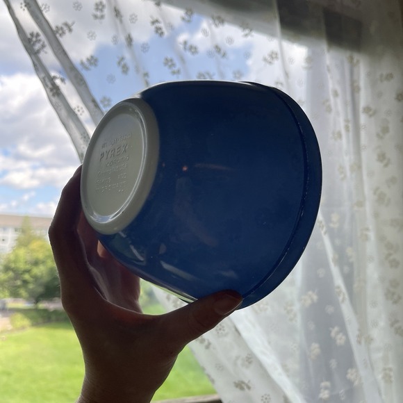 Vtg PYREX Blue Orange Yellow Green REVERSE PRIMARY Nesting Bowl Set 401-404 - Picture 4 of 16